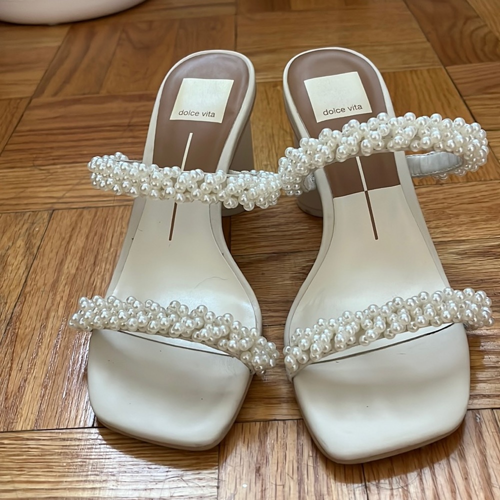 Dolce vita Noel vanilla pearls heels size 6